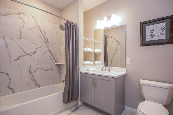 225_Bathroom_1 Berkeley-Crossing